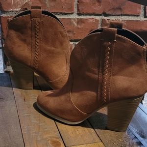 "Western" Style Ankle Boot